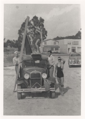 Harold Goody, Jack Moore, Wataru Okino, Blake Turner on automobile at Pleasure Point