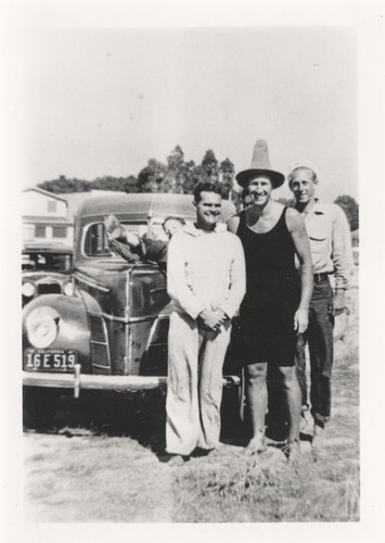 Lloyd Ragon (rear) Charley Frans, Fred Hunt, Harold Goody (front) at Cowell Beach