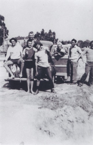 Jack Moore, Blake Turner, Rich Thompson, Bob Gillies, Harold Goody, Wataru Okino, Bill Grace on automobile at Pleasure Point