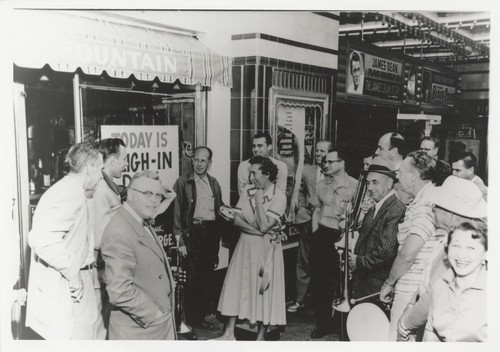 People in front of the Delmarette with Ms. Rasmussen (owner)