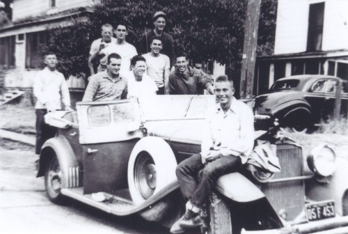 Bob Gillies, Harold Goody, Jack Moore, unidentified. Middle- unidentified, Lloyd Hooper, Harry Mayo, Dick Anderson. Front- Rich Thompson. On automobile in front of the barn