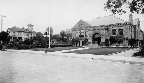 The first Santa Cruz Carnegie Library (1904-1966)