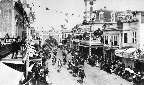 California Admission Day parade on Pacific Avenue