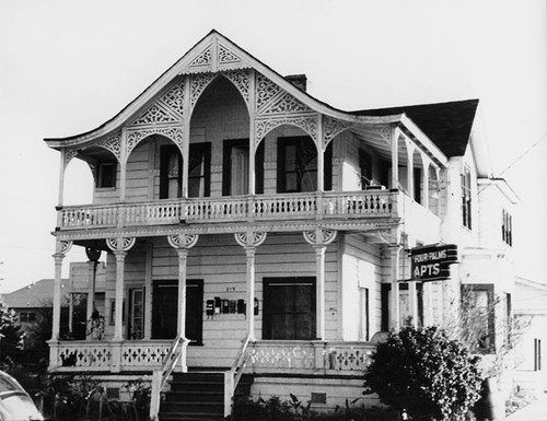 Four Palms Apartments at 319 Laurel Street