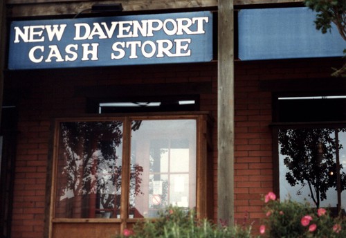 New Davenport Cash Store Entrance