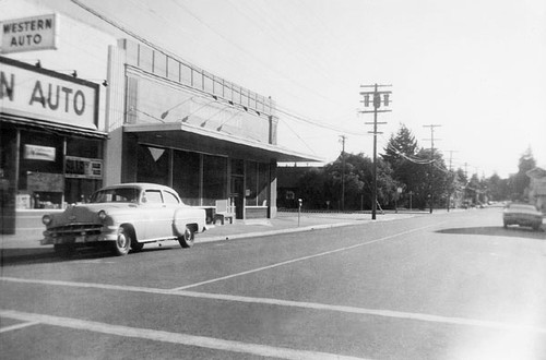 Store fronts on Lincoln Street