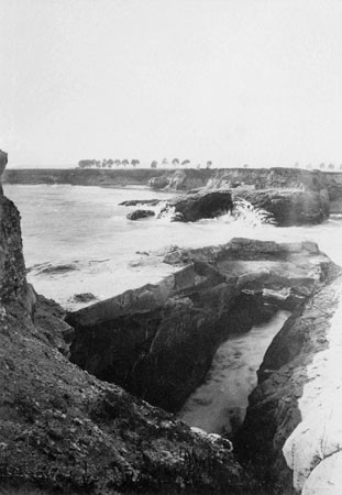 Rocks and cliffs along West Cliff Drive