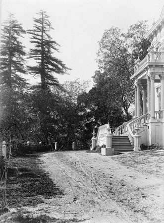 Front view of the Peyton mansion