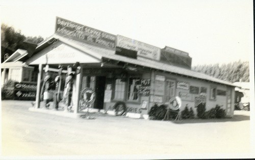 Davenport Service Station, Associated Oil Company Service Station