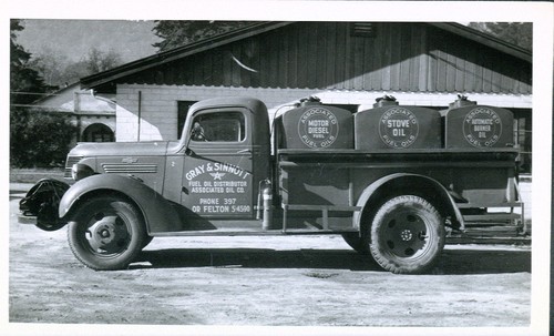 Gray & Sinnott Oil Truck, Asssociated Oil Company