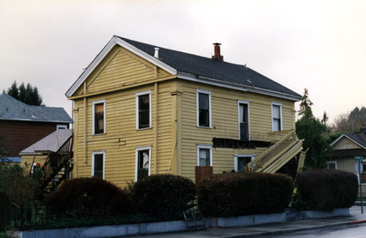 House at the corner of Elm Street and Center Street with earthquake damage