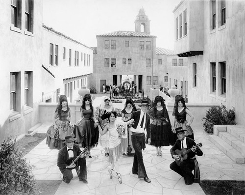 Dancers and musicians posing at Casa del Rey