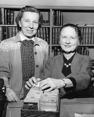 Margaret Meng, new librarian for the Eastside Library, with her predecessor, Ida Crawford