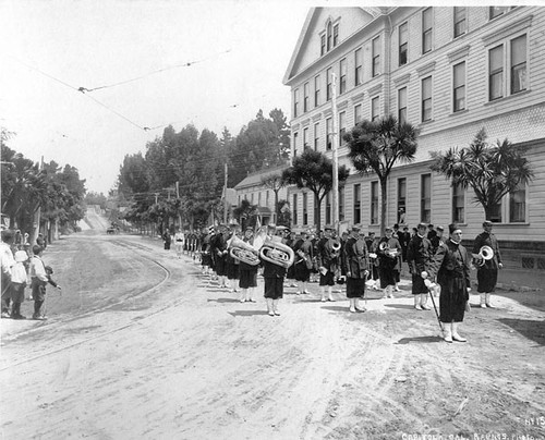 Parade along Capitola Avenue