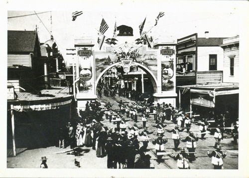 Parade and Grand Arch on Pacific Avenue