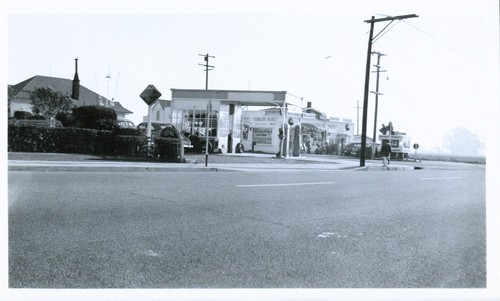 Texaco Oil Company Service Station and Younglove Market