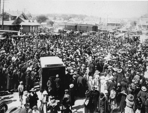 Crowd at Santa Cruz's Union Depot