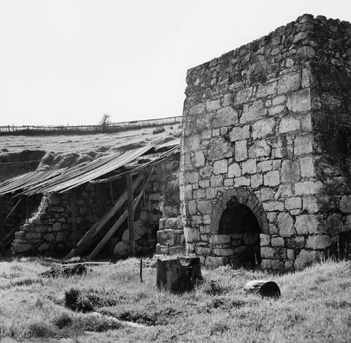 Oil-burning "patent" kiln on the former Cowell Ranch