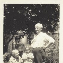 Albert & Minnie Cronenwett & granddaughter Ellen Lou