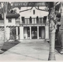 Leven Oaks Hotel