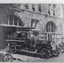 New Fire engine in front of City Hall 1922