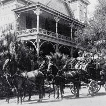 E.J. Baldwin 's Hotel Oakwood Arcadia