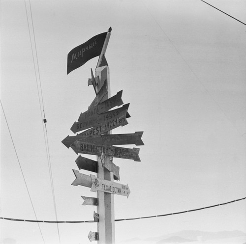 Distance pointer in the center of Mirny Station