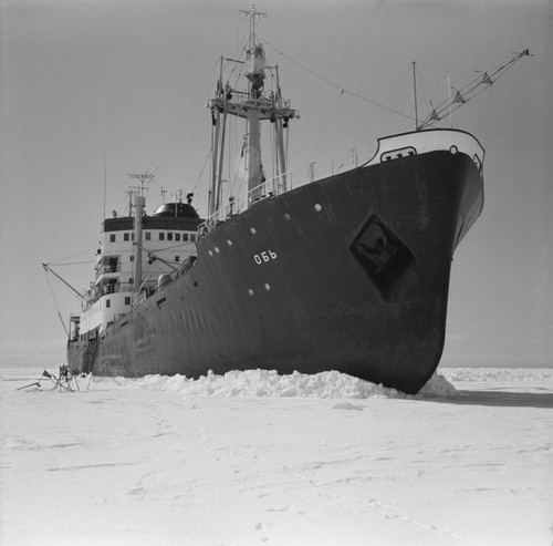 Research ship Ob