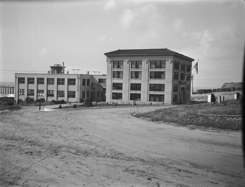 Scripps Library (right) and George H. Scripps Memorial Marine Biological Laboratory (right) at Scripps Institution of Oceanography, c1925