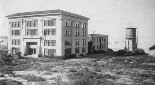 Scripps Institution for Biological Research, which would become Scripps Institution of Oceanography. Scripps Library in foreground. 1919