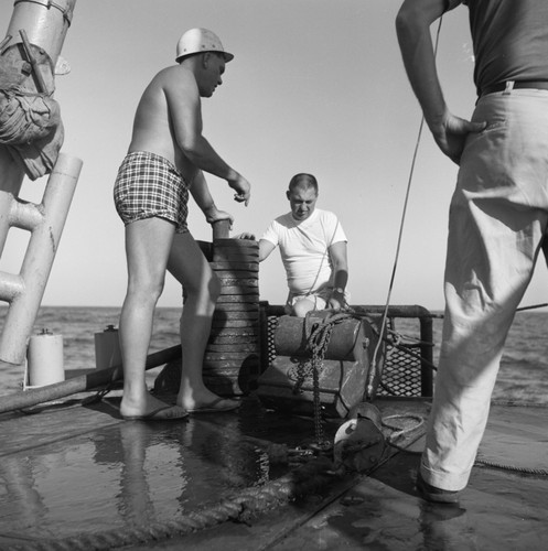 [Maxwell Silverman, center, and others with Peterson grab sampler]