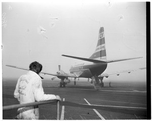 Fog cripples airport (Burbank), 1953