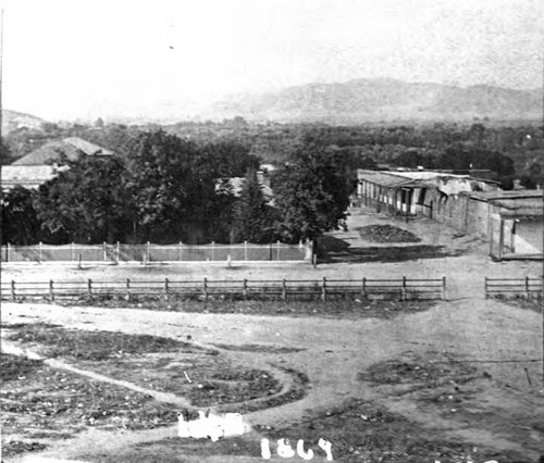 Very early photo of the plaza - Sonra from Pico House