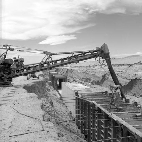 Second Los Angeles Aqueduct construction of the siphon west of Mojave, California near Live Oak Road