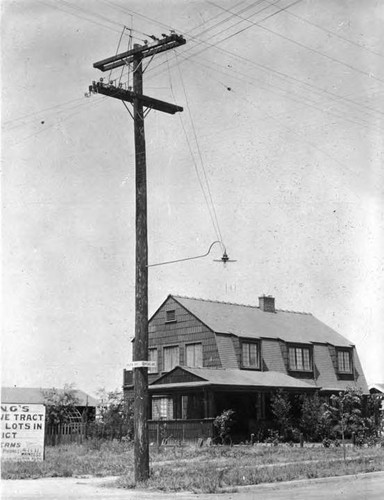 Overhead street light at Glendale Blvd