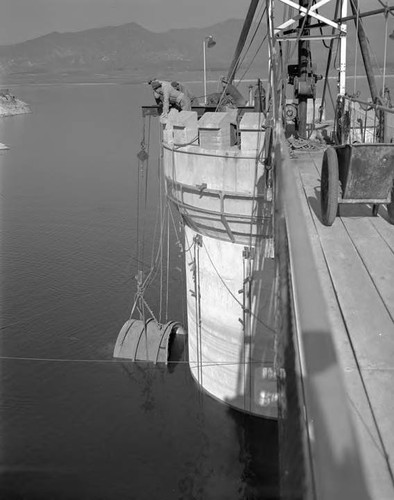 Valve instalation at San Fernando Reservoir