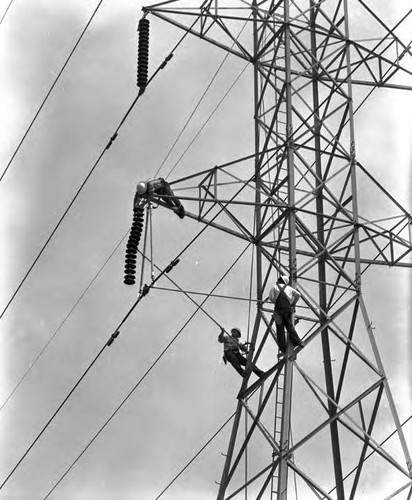 Hot stick procedure - replacing insulators on 'hot' line