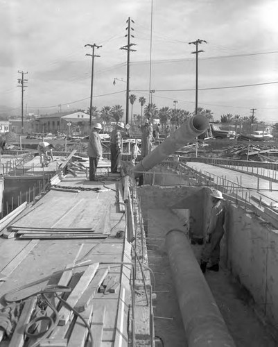 20" pipeline crossing Pomona Freeway