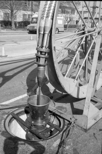 Laying high voltage aluminum underground cable at Oxnard Blvd. and Fulton Ave