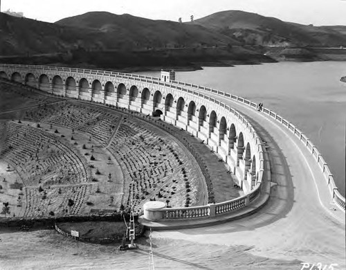 Hollywood Dam view shows new landscaping