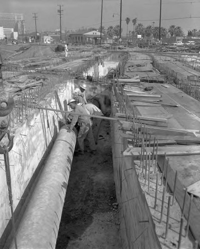 20" pipeline crossing Pomona Freeway