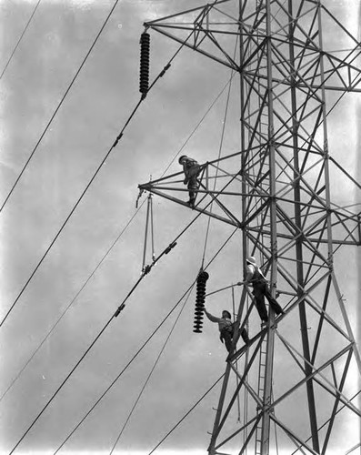 Hot stick procedure - replacing insulators on 'hot' line