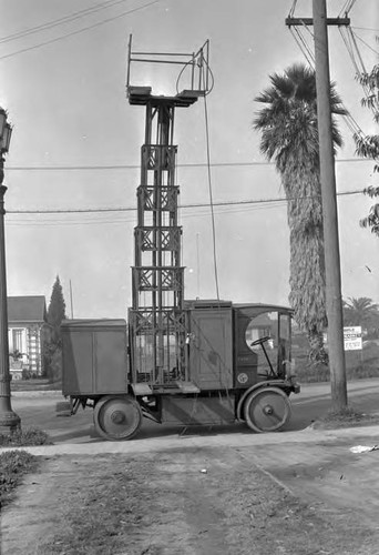 Electric street light truck