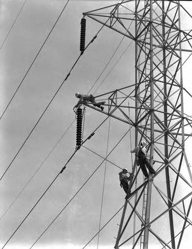 Hot stick procedure - replacing insulators on 'hot' line