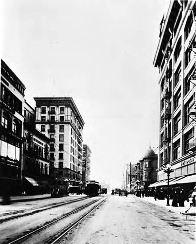 Looking south on Broadway from Seventh Street