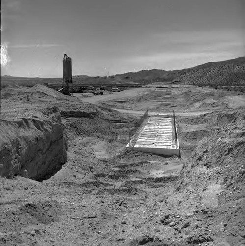 Early construction of the second aqueduct in Jawbone Canyon