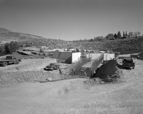 Construction of second Los Angeles Aqueduct south of Haiwee Reservoir