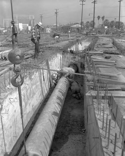 20" pipeline crossing Pomona Freeway