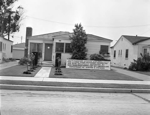 Signs on homes along 98th Street right of way