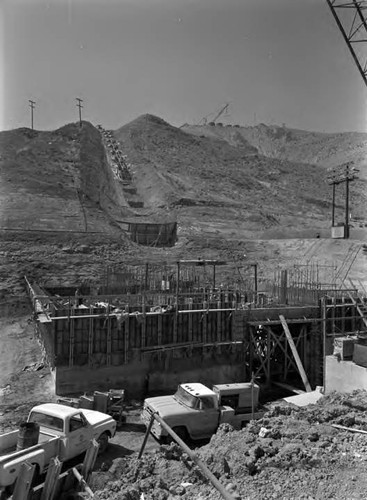 Construction progress on the surge chamber at Castaic